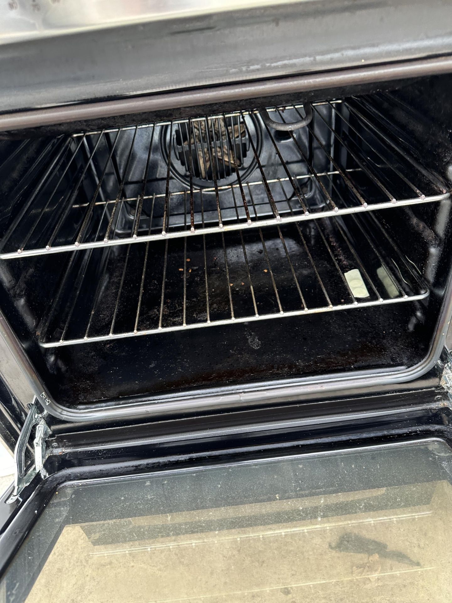 A SILVER AND BLACK ELECTRIC OVEN AND HOB BELIEVED IN WORKING ORDER BUT NO WARRANTY - Image 4 of 4
