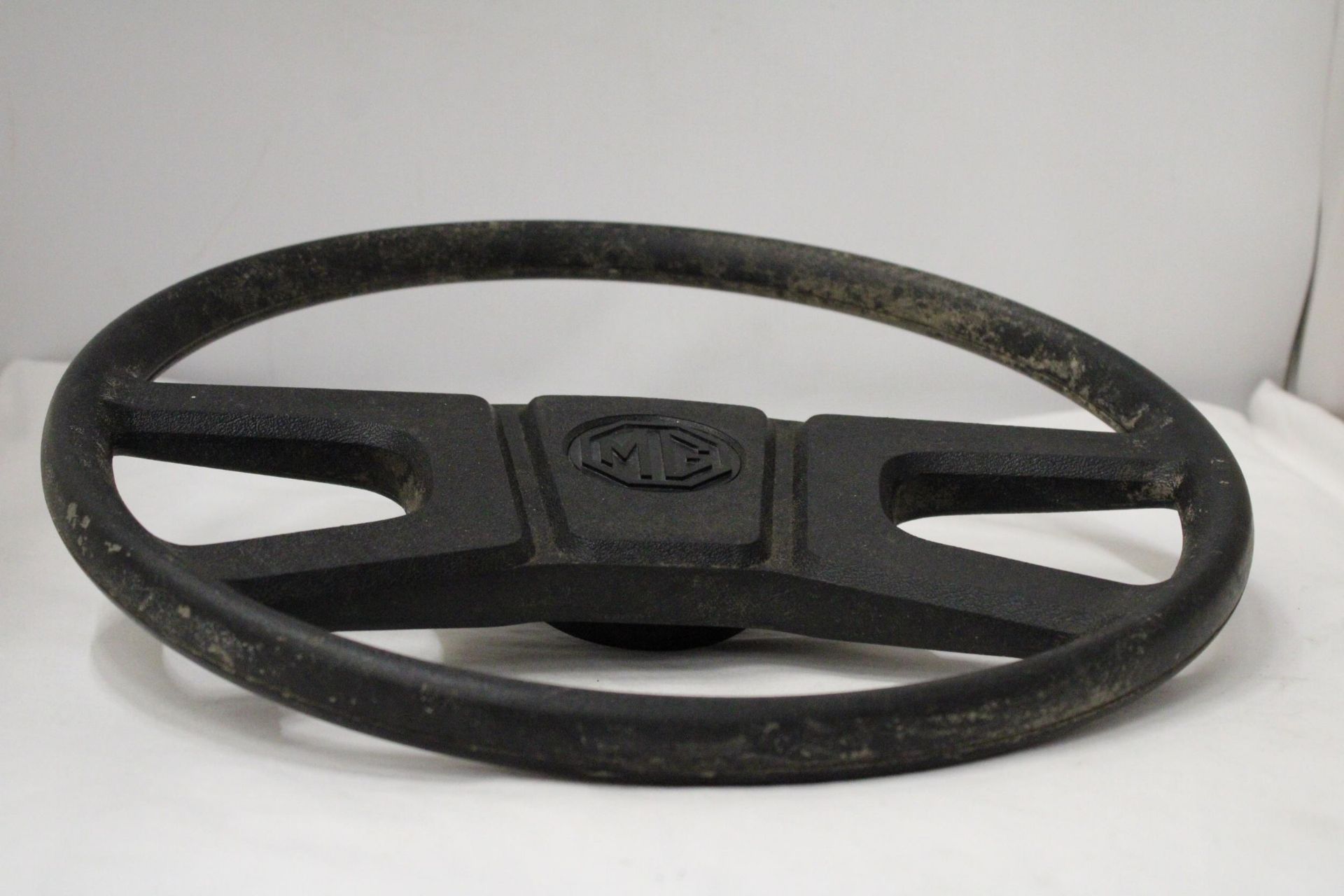 AN MG SPORTS STEERING WHEEL - Image 3 of 4