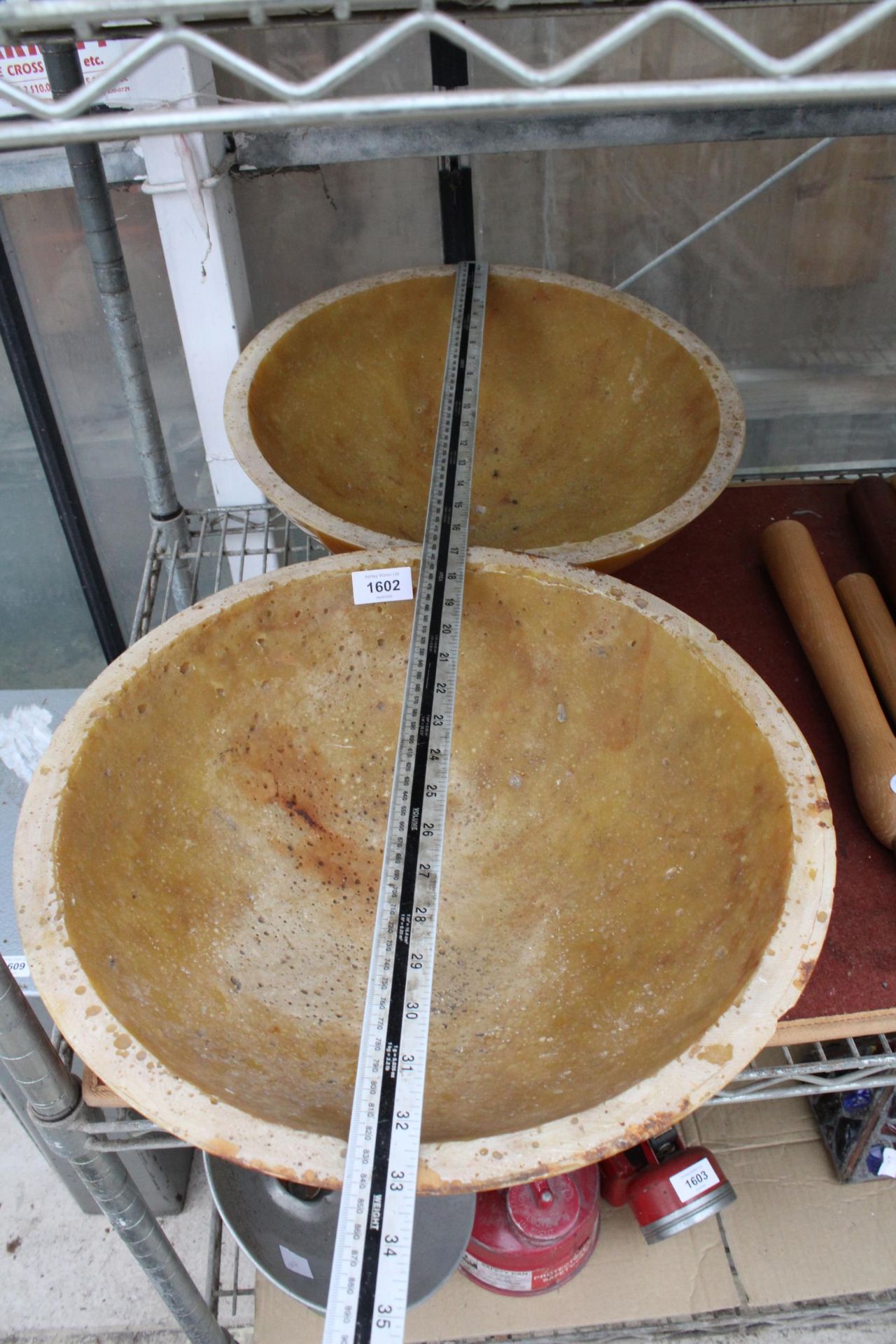 A PAIR OF ORANGE MARBLE BOWLS - Image 3 of 3