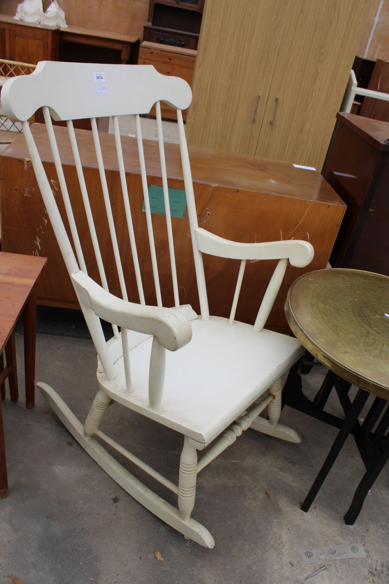 A MODERN WHITE PAINTED SPINDLE BACK ROCKING CHAIR - Image 2 of 2