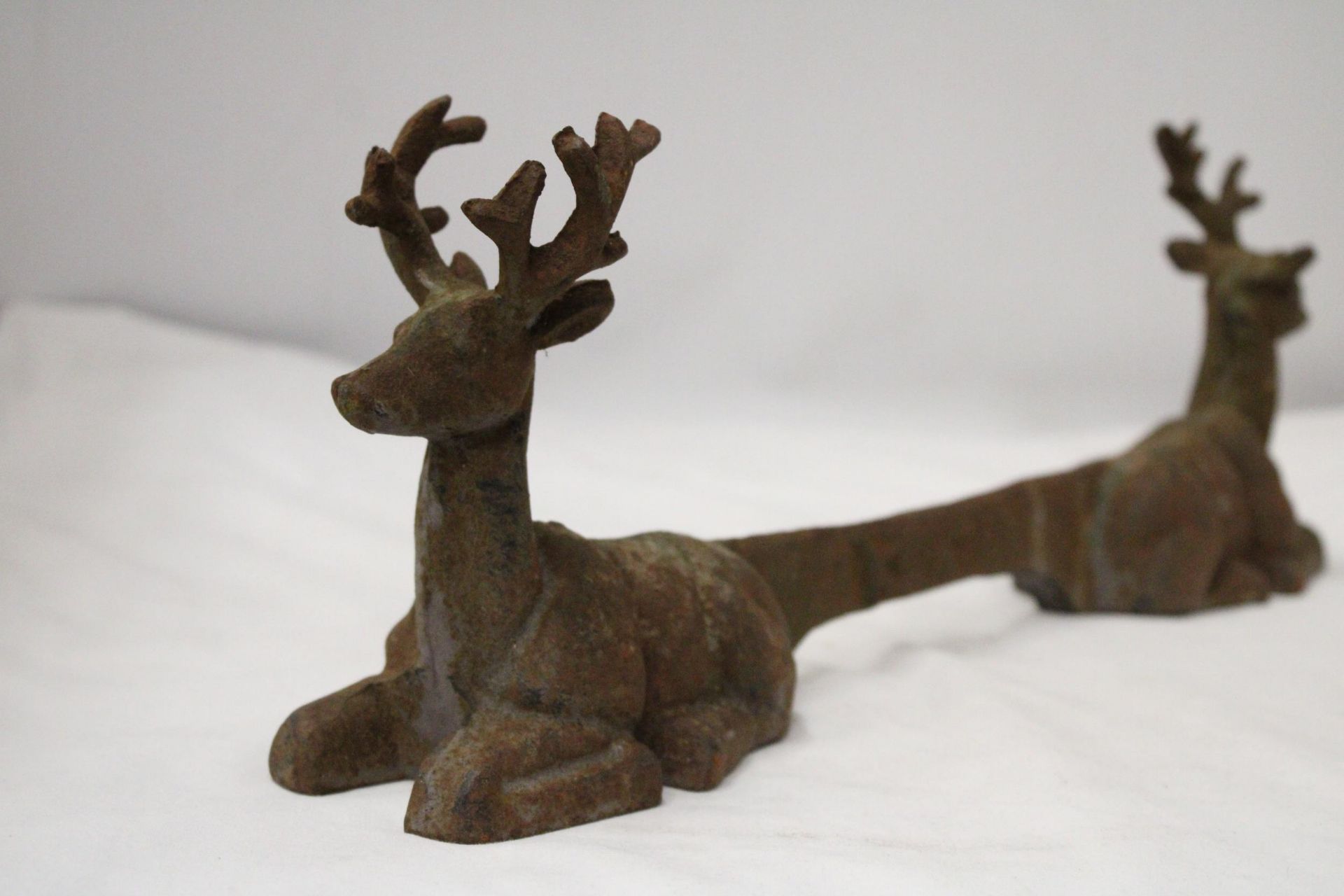 A VICTORIAN COUNTRY HOUSE, CAST BOOT SCRAPER WITH STAG DESIGN, LENGTH 41CM - Image 4 of 4
