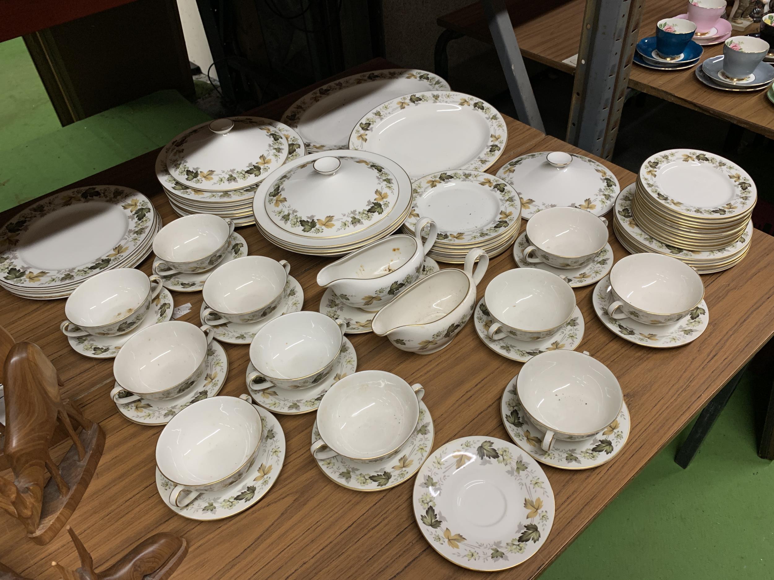 A ROYAL DOULTON 'LARCHMONT' PART DINNER SERVICE TO INCLUDE VARIOUS SIZES OF PLATES, SERVING BOWLS, - Image 2 of 4