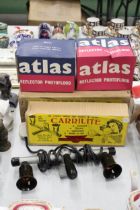 A COLLECTTION OF VINTAGE PHOTOGRAPHIC EQUIPMENT TO INCLUDE TWO BOXED ATLAS REFLECTOR PHOTOFLOOD,