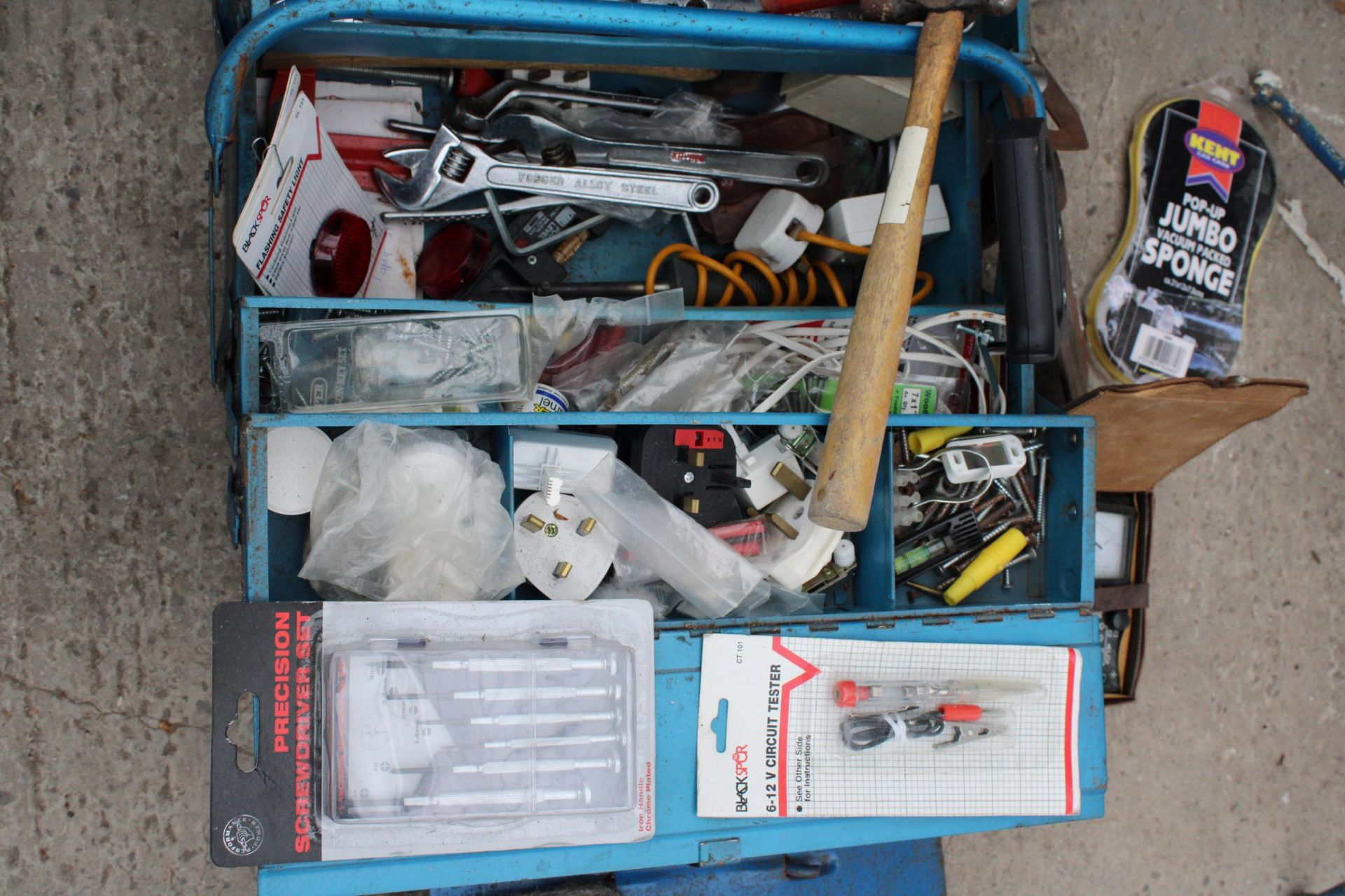 FOUR VARIOUS TOOL BOXES WITH AN ASSORTMENT OF TOOLS TO INCLUDE SCREW DRIVERS, SPANNERS AND A WOOD - Image 4 of 5