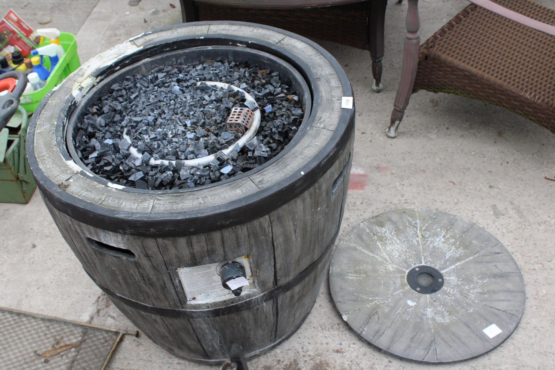 A DECORATIVE BARREL STYLE GAS FIRE PIT - Image 2 of 2