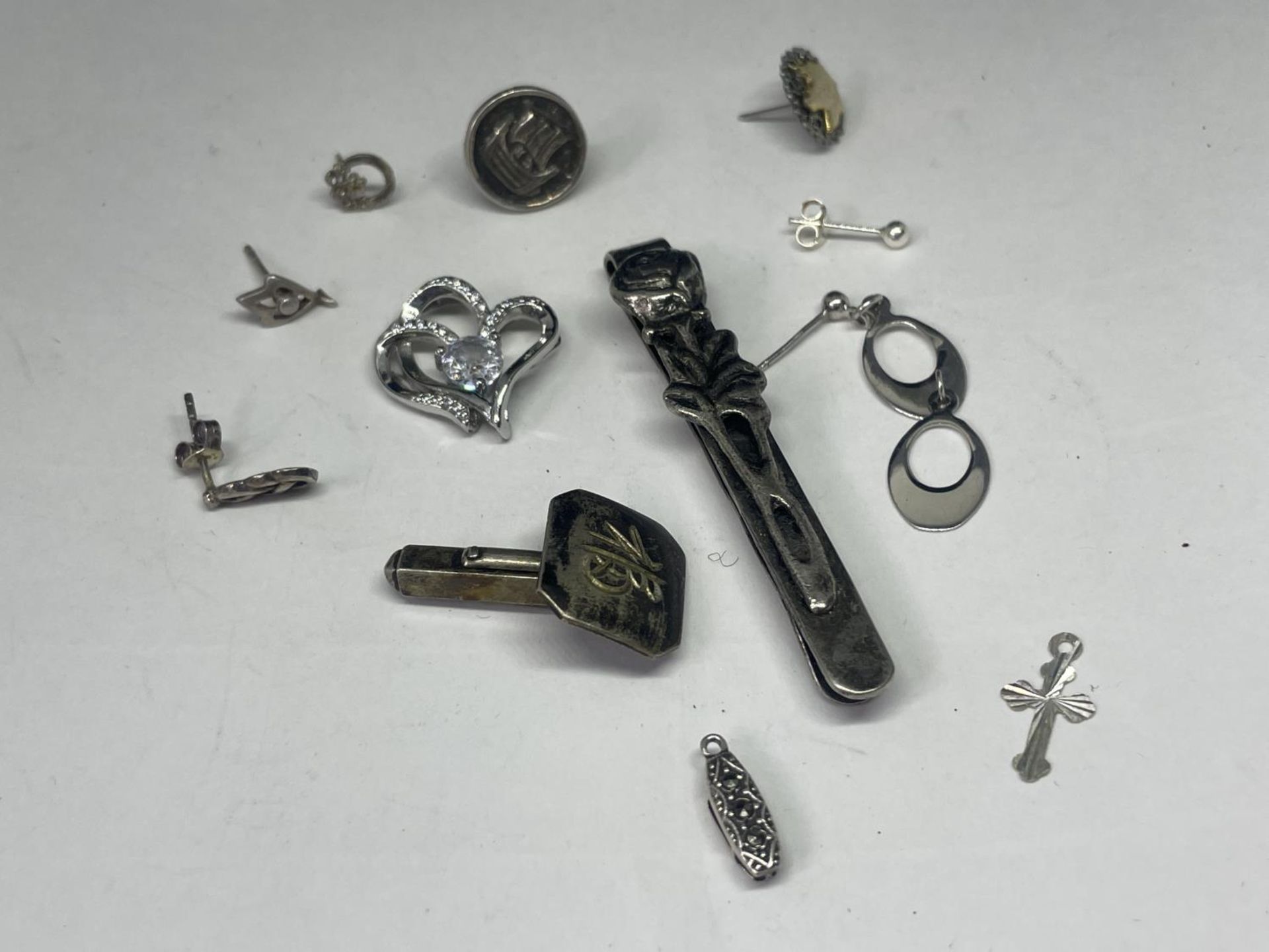 A QUANTITY OF SCRAP SILVER ITEMS