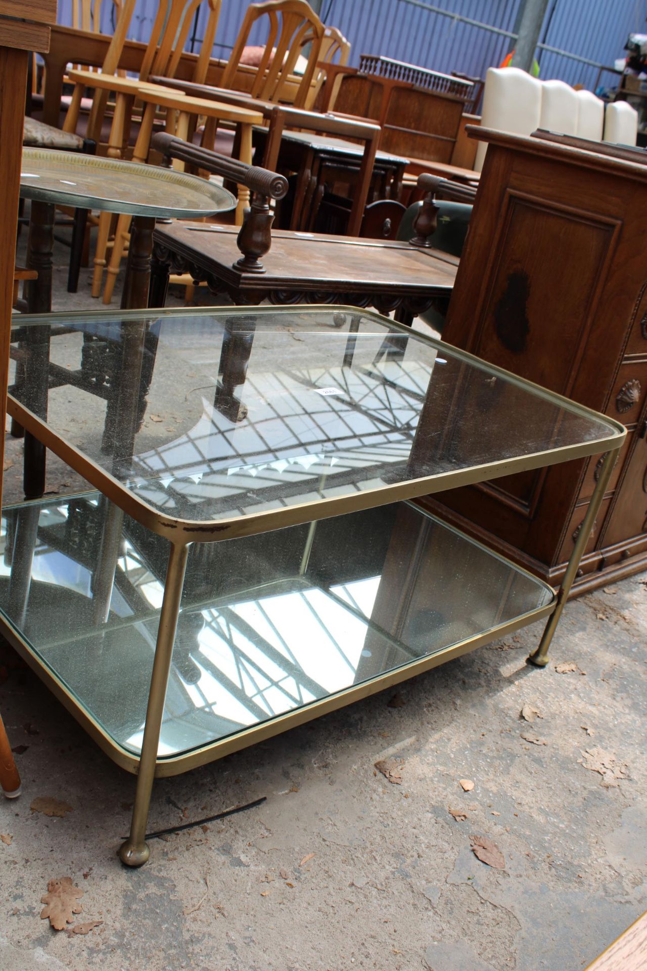 A MODERN METAL FRAMED COFFEE TABLE WITH MIRRORED BASE SHELF AND GLASS TOP SHELF, 31" X 23" - Image 2 of 3
