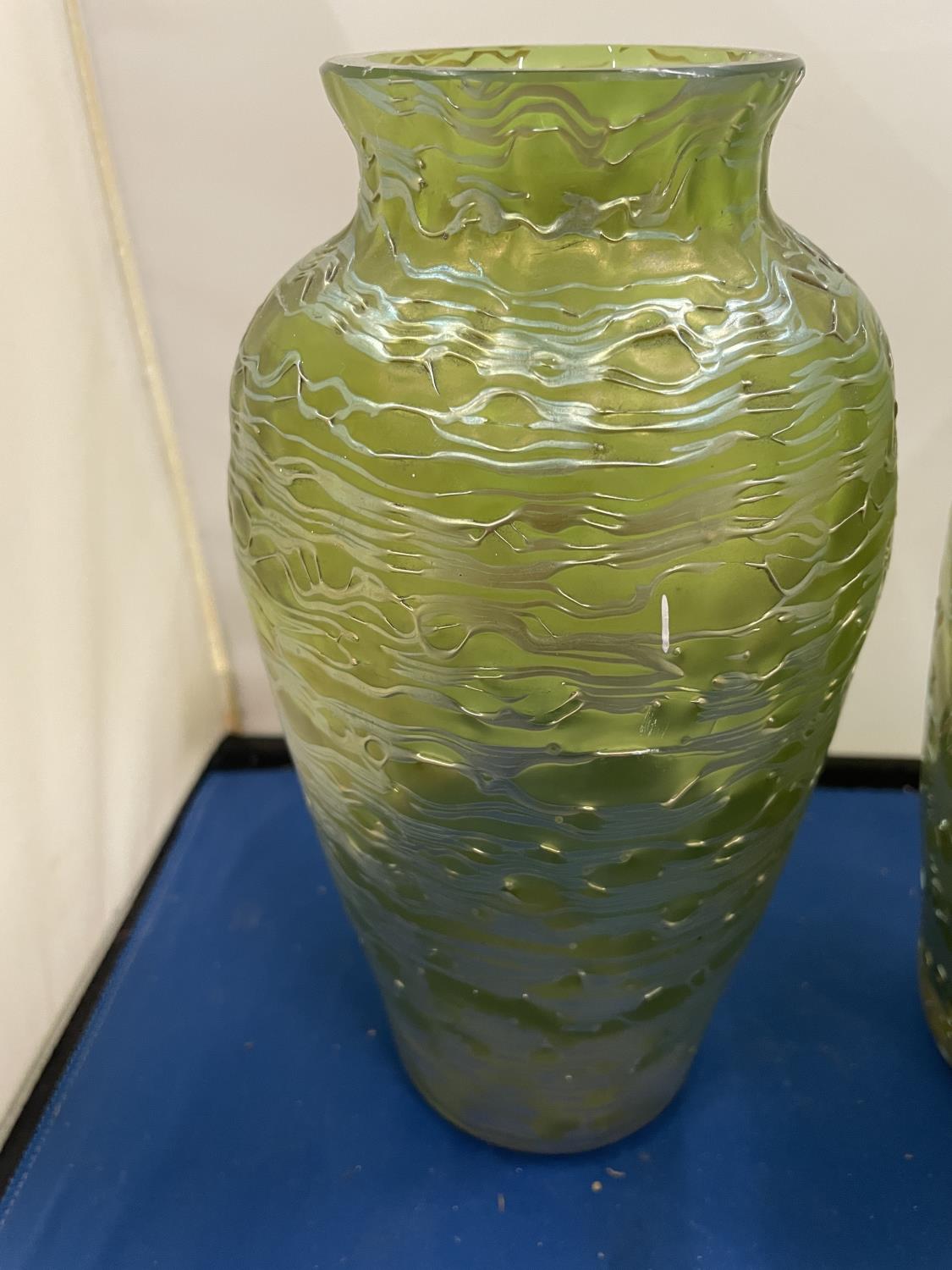 A PAIR OF POSSIBLY LOETZ GREEN LUSTRE VASES APPROXIMATELY 23CM TALL - Image 4 of 12