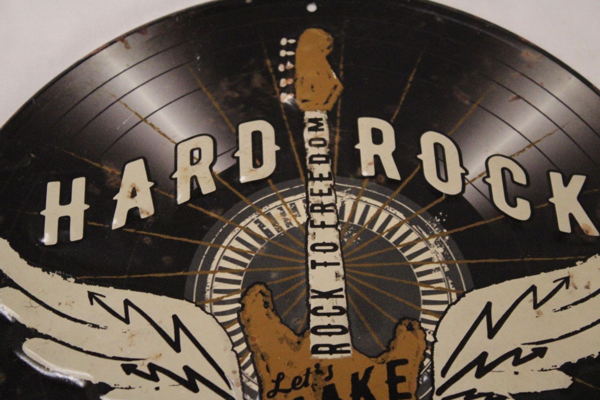 A VINTAGE 'HARD ROCK' METAL LP ADVERT PLAQUE, DIAMETER 30CM - Image 2 of 3