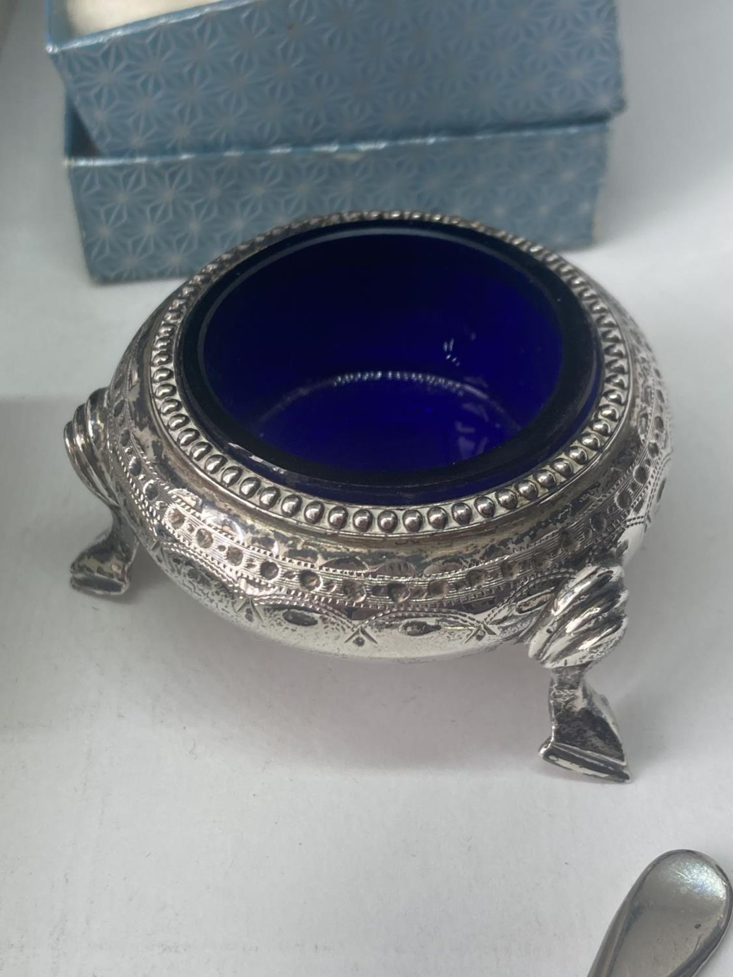 A HALLMARKED LONDON VICTORIAN SILVER CRUET WITH BLUE GLASS LINER, A HALLMARKED SHEFFIELD HANDLED - Image 5 of 10