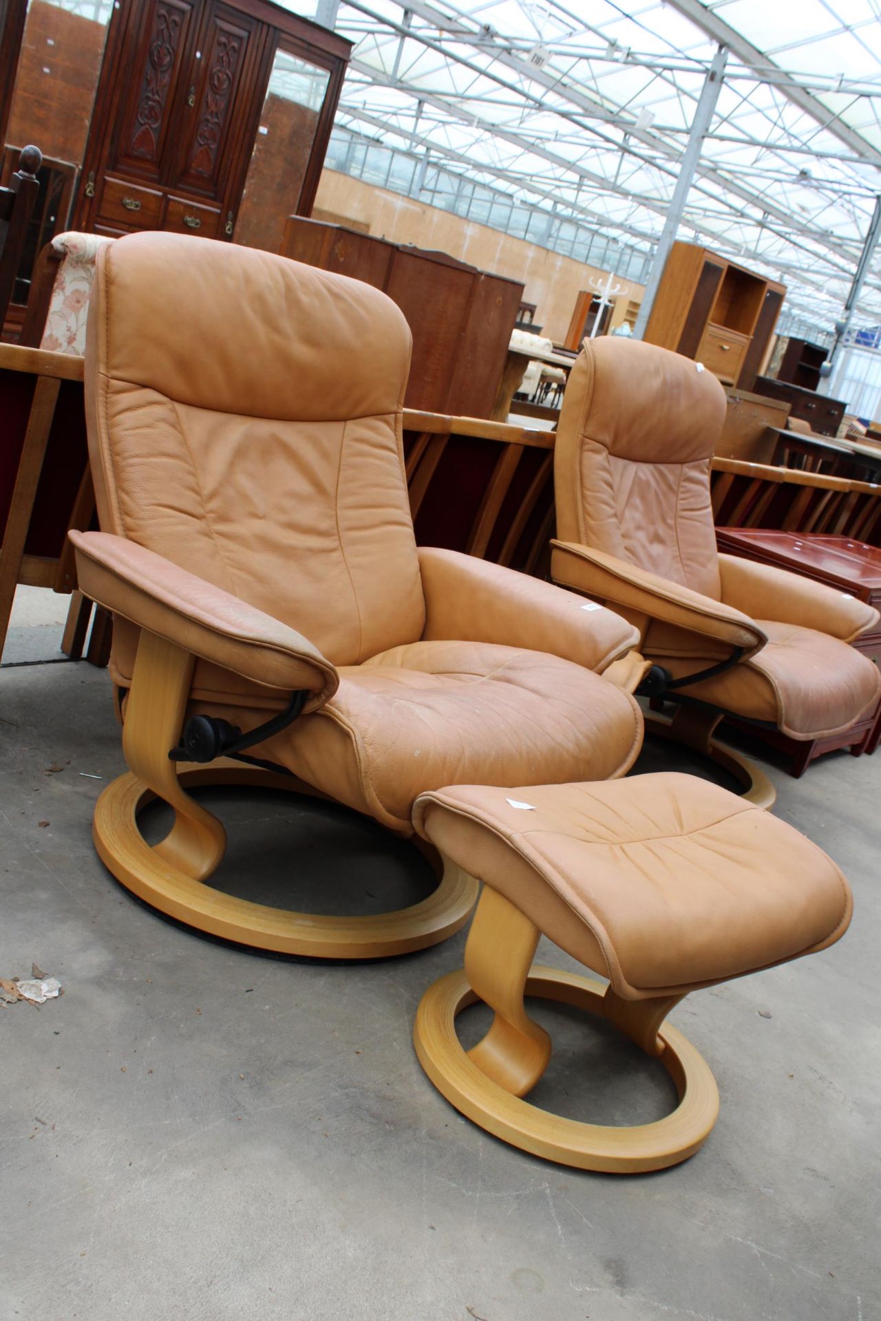 A STRESSLESS EKORNES TANNED LEATHER SWIVEL RECLINER WITH STOOL - Image 4 of 4