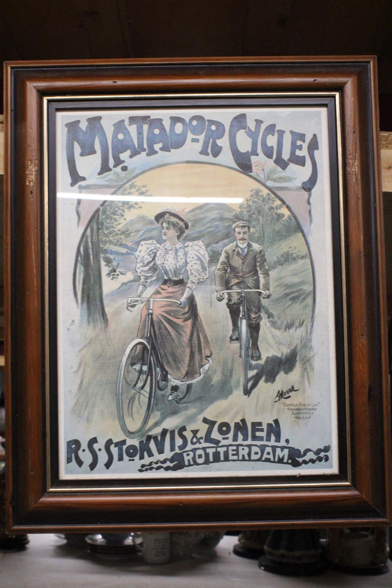 AN ADVERTISING POSTER OF EARLY 1900'S 'MATADOR' CYCLES, 35CM X 44CM