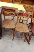 A PAIR OF MID 20TH CENTURY ELM AND BEECH KITCHEN CHAIRS