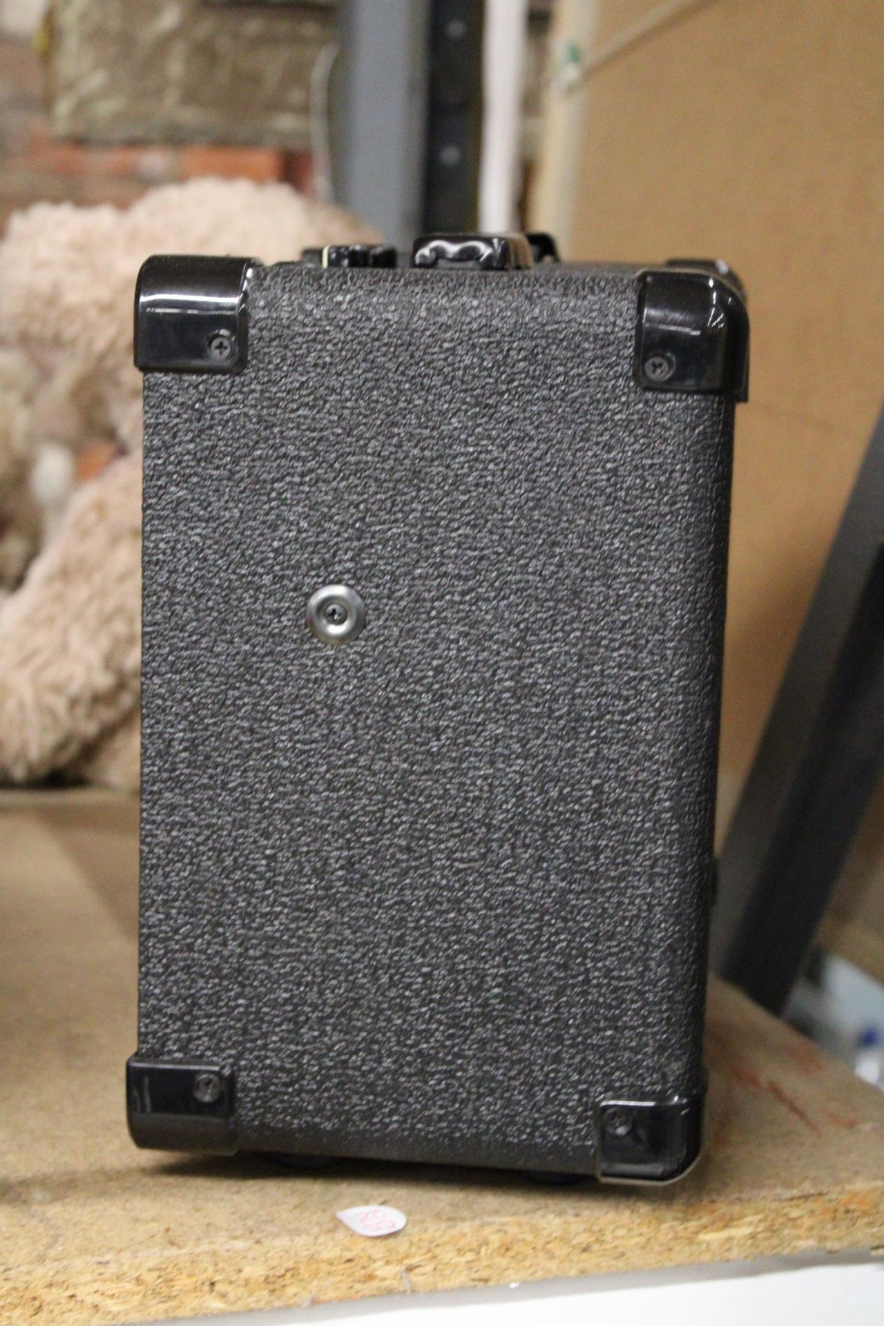 A KUSTOM KGA 10 LEAD GUITAR AMPLIFIER, WORKING AT TIME OF CATALOGUING, NO WARRANTY GIVEN - Bild 2 aus 4