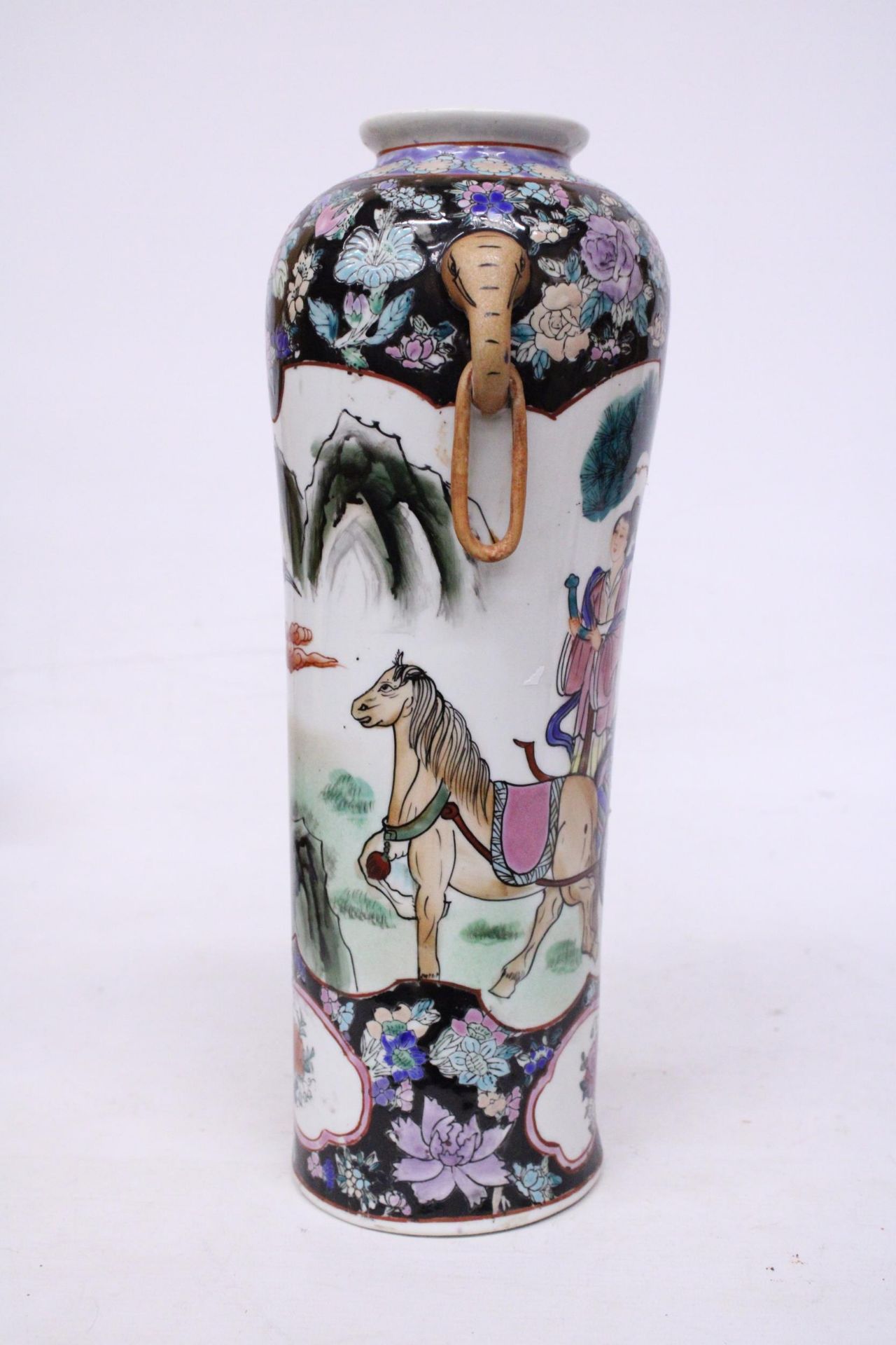 A LARGE POLYCHROME ENAMEL HAND PAINTED CHINESE VASE WITH ELEPHANT HANDLE - Image 3 of 7