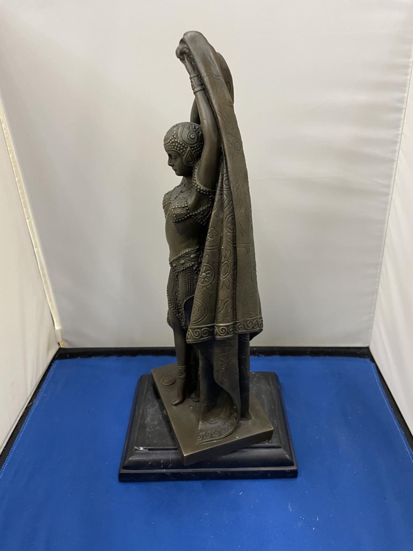 A ART NOUVEAU STYLE BRONZE AFTER DEMETRE CHIPARUS RAMESE'S ENTERTAINER DANCER ART WITH STAMP - Image 4 of 12