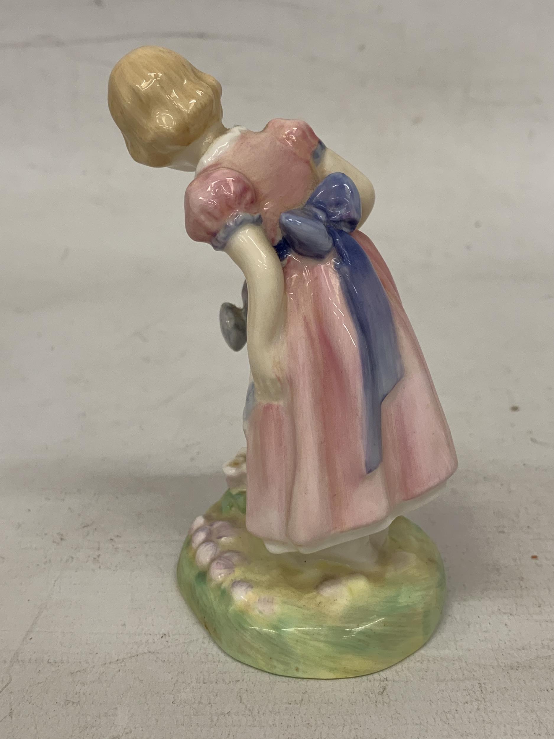 A ROYAL DOULTON FIGURE "MARY MARY" HN 2044 - Image 3 of 4