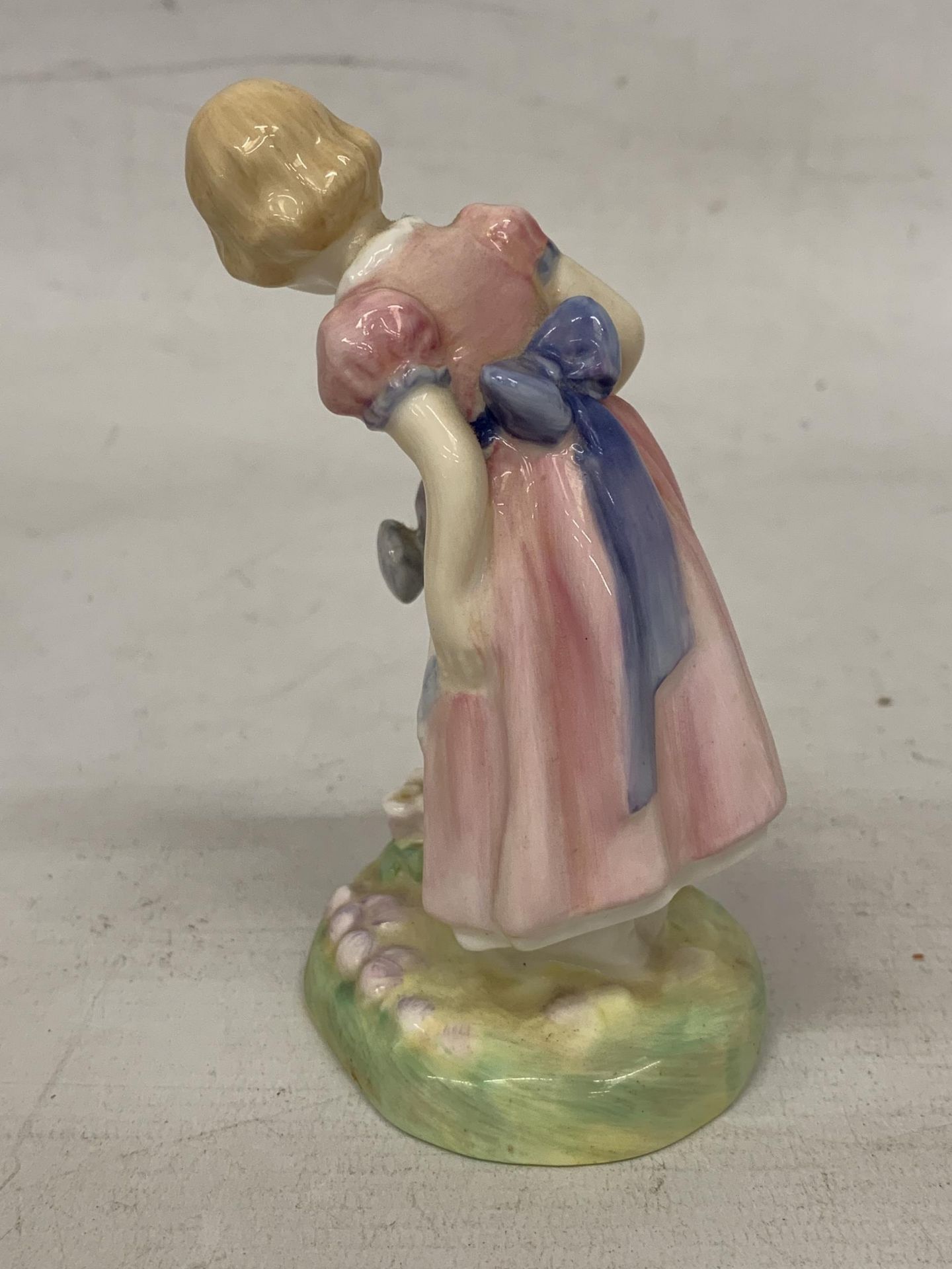 A ROYAL DOULTON FIGURE "MARY MARY" HN 2044 - Image 3 of 4