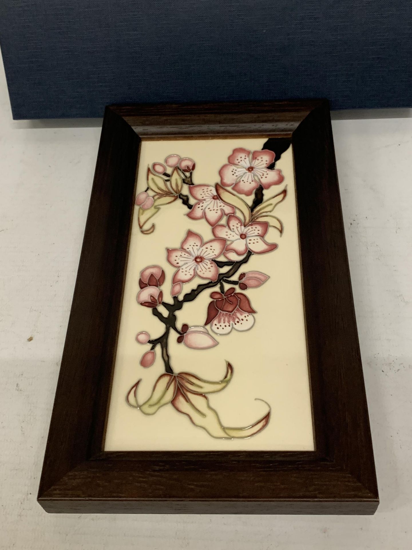 A BOXED MOORCROFT FRAMED PLAQUE "BUTTERWORTH" LIMITED EDITION 2/75 - Image 2 of 3