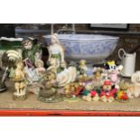 A COLLECTION OF RESIN ANIMALS TO INCLUDE, TEDDY BEARS, ETC, PLUS CONTINENTAL STYLE FIGURES, ETC