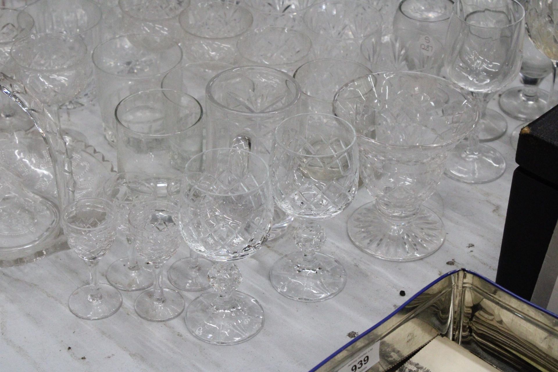 A LARGE QUANTITY OF GLASSES TO INCLUDE CHAMPAGNE, WINE, TUMBLERS, SHERRY, SPIRITS, TUMBLERS, A SMALL - Image 3 of 6