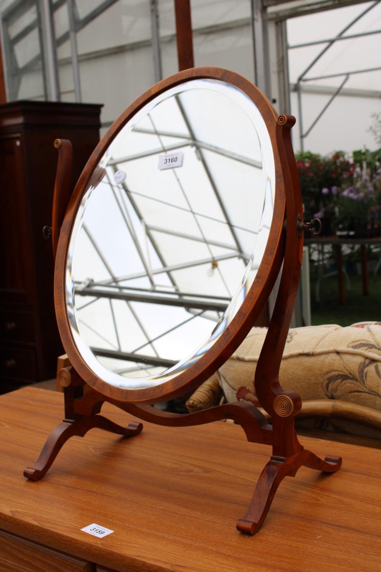 A 19TH CENTURY STYLE SWING FRAME YEW WOOD MIRROR - - Image 2 of 4