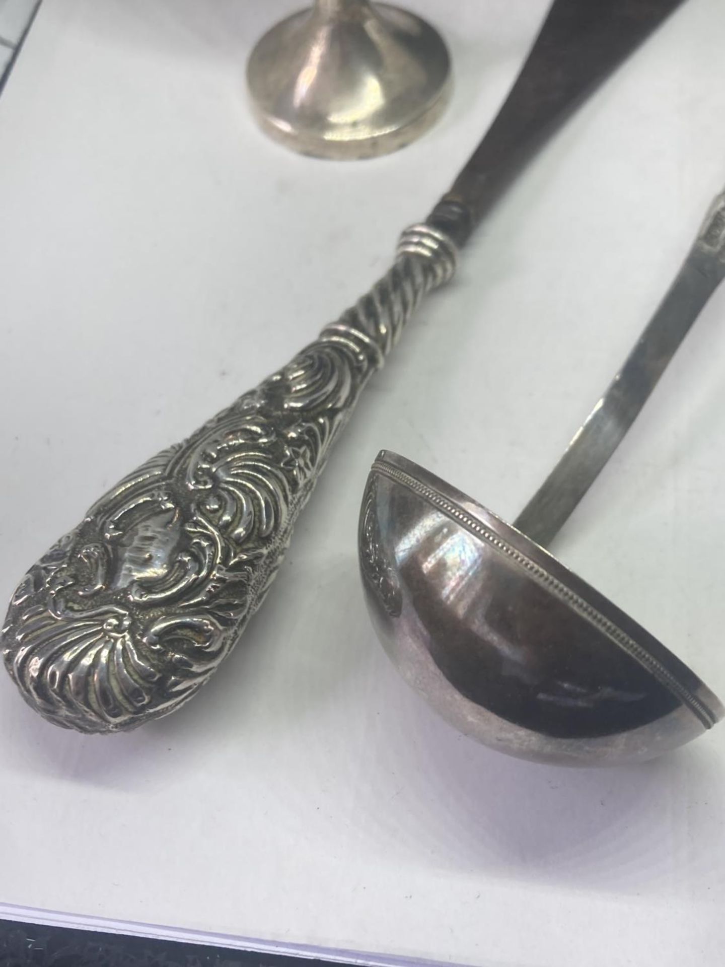 FOUR POSSIBLY SILVER ITEMS TO INCLUDE A GOBLET, LADLE, PILL BOX AND SHOE HORN - Image 6 of 10