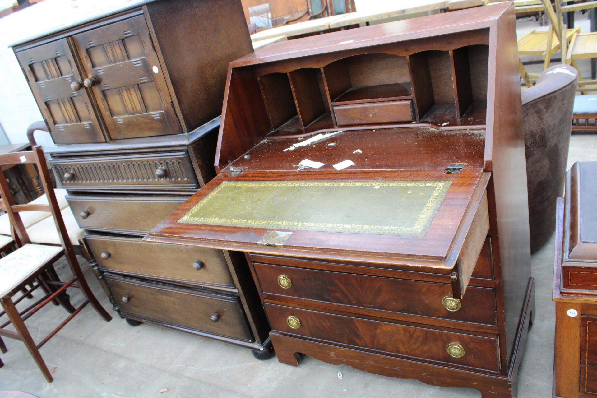 A REPRPDUCTION MAHOGANY AND CROSSBANDED BUREAU, 29.5" WIDE - Image 3 of 4