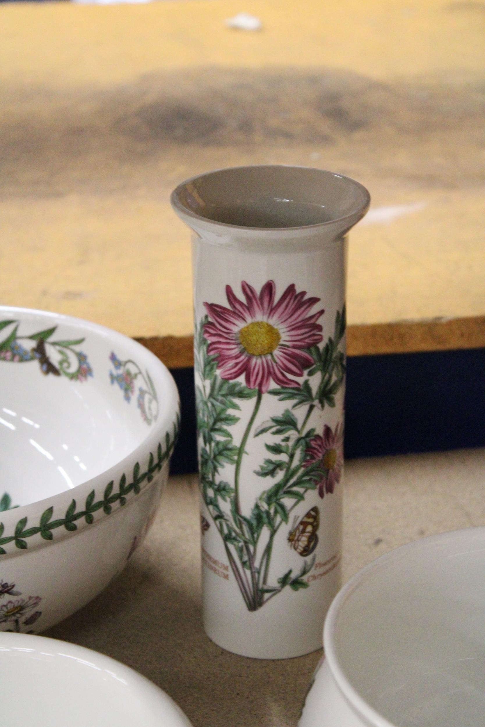 A QUANTITY OF PORTMERION TO INCLUDE BOTANIC GARDEN BOXED SPOONS, CLOCK, LARGE BOWL, VASE, ETC., - Image 5 of 7