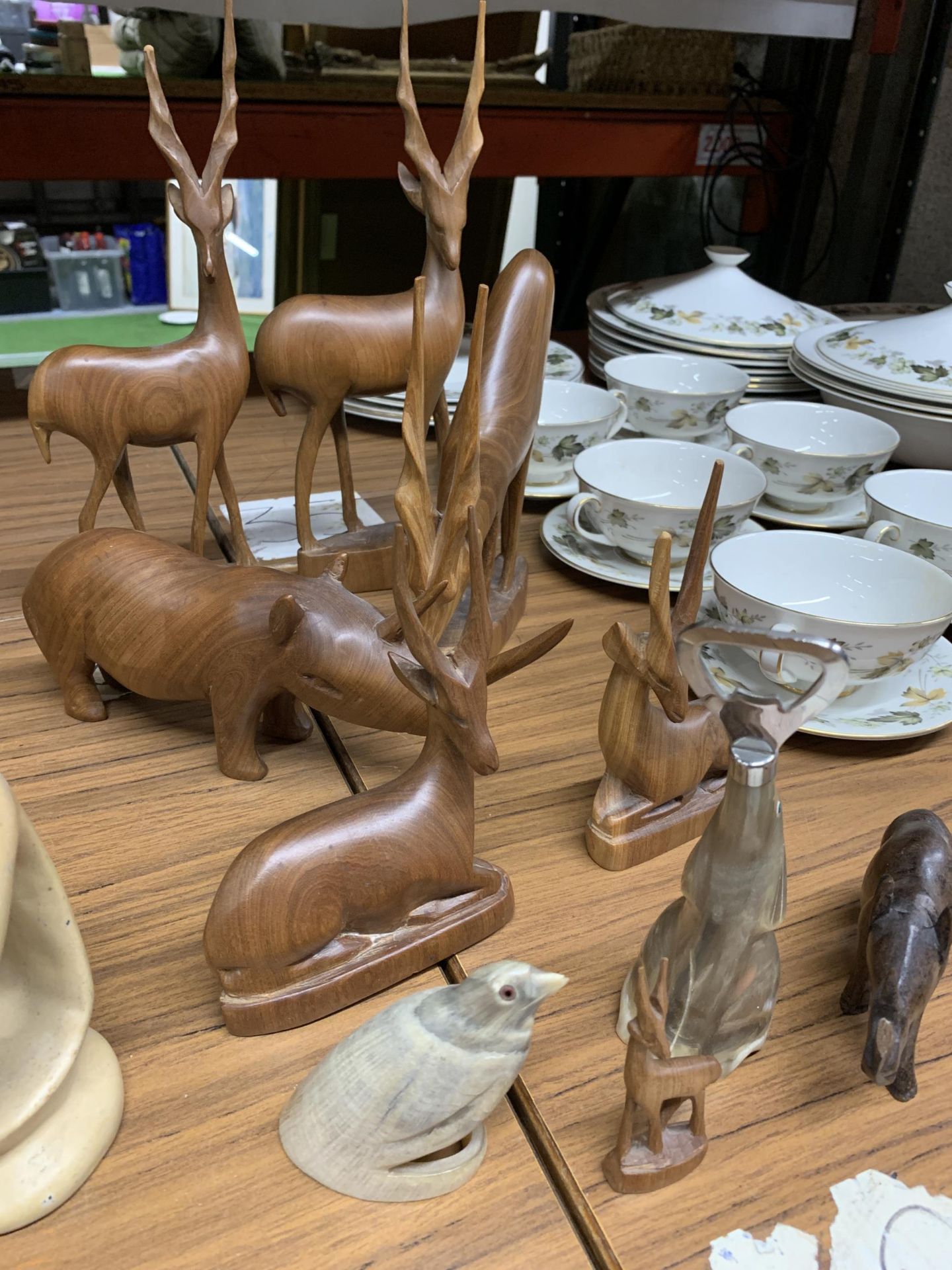 A QUANTITY OF TREEN ANIMALS TO INCLUDE DEER, TWO RHINOCEROUS, A HORN BIRD AND HORN ELEPHANT BOTTLE - Image 2 of 3