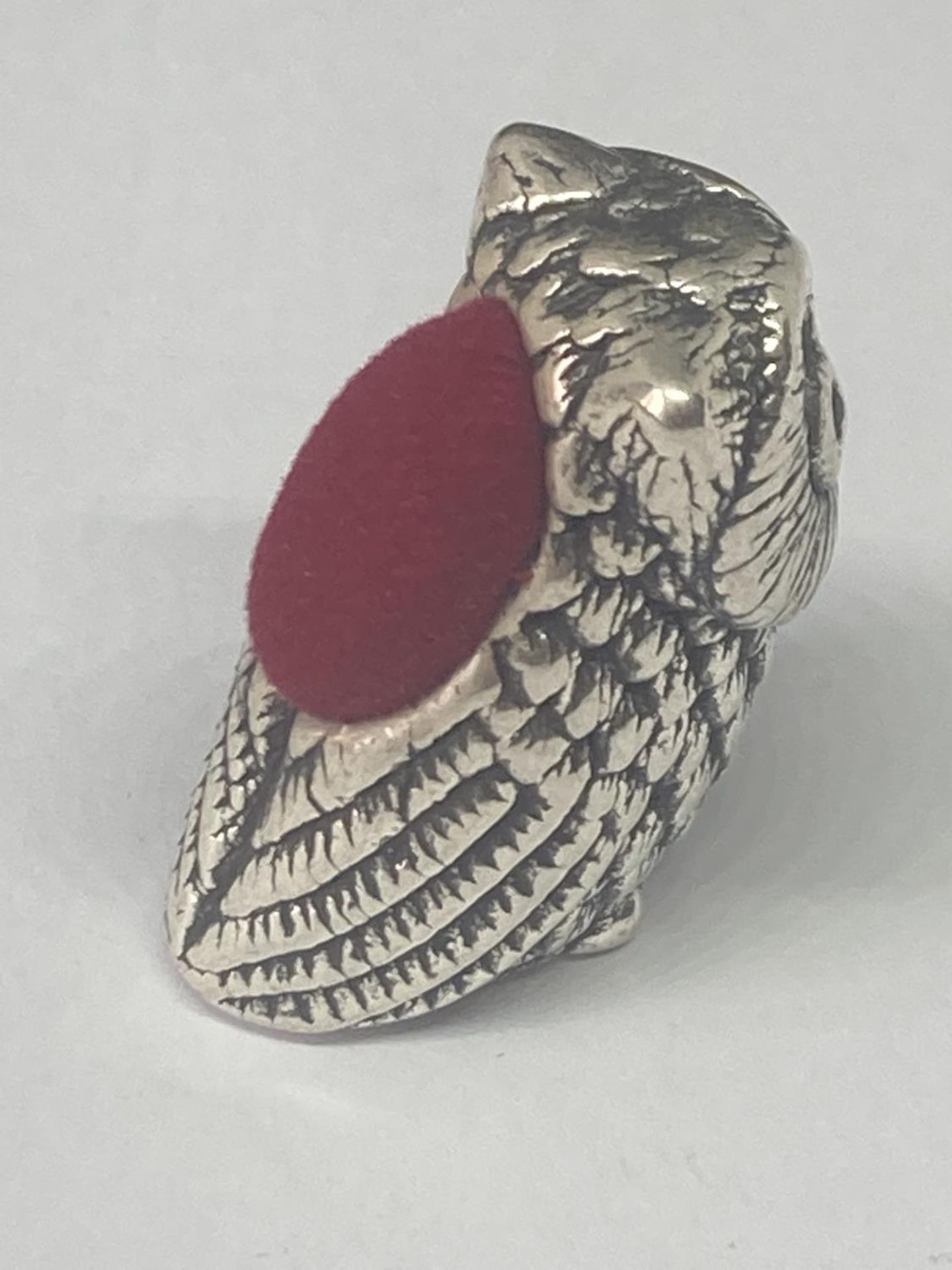 A MARKED SILVER PIN CUSHION IN THE FORM OF AN OWL - Image 6 of 8
