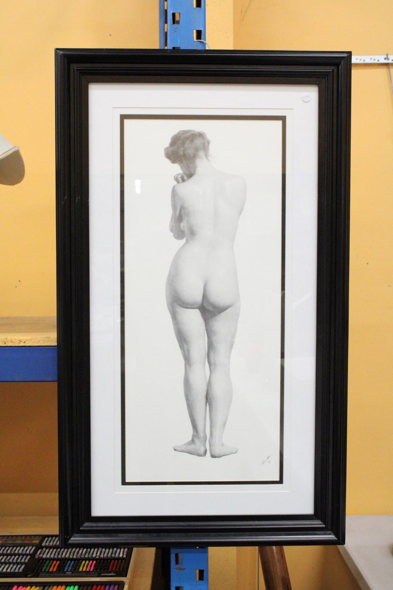 A LARGE FRAMED PRINT OF A MONOCHROME PRINT OF A FEMALE NUDE - APPROXIMATELY 106 BY 64CM