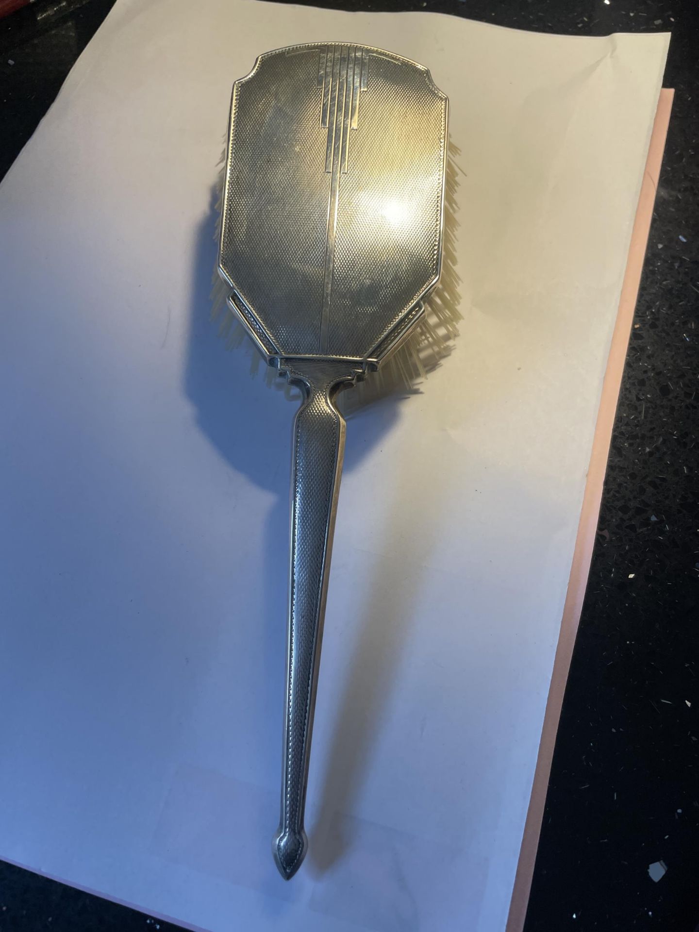 A HALLMARKED BIRMINGHAM SILVER ART DECO SILVER HAIR BRUSH