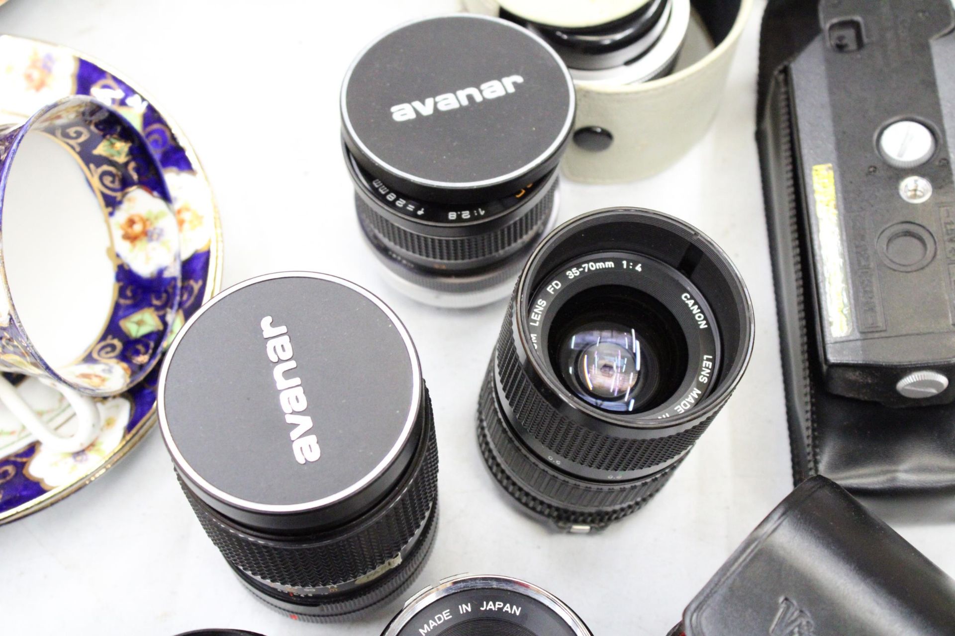 A COLLECTION OF CAMERA LENSES TO INCLUDE CANON, VIVITAR, AVANAR, ETC - Image 3 of 5