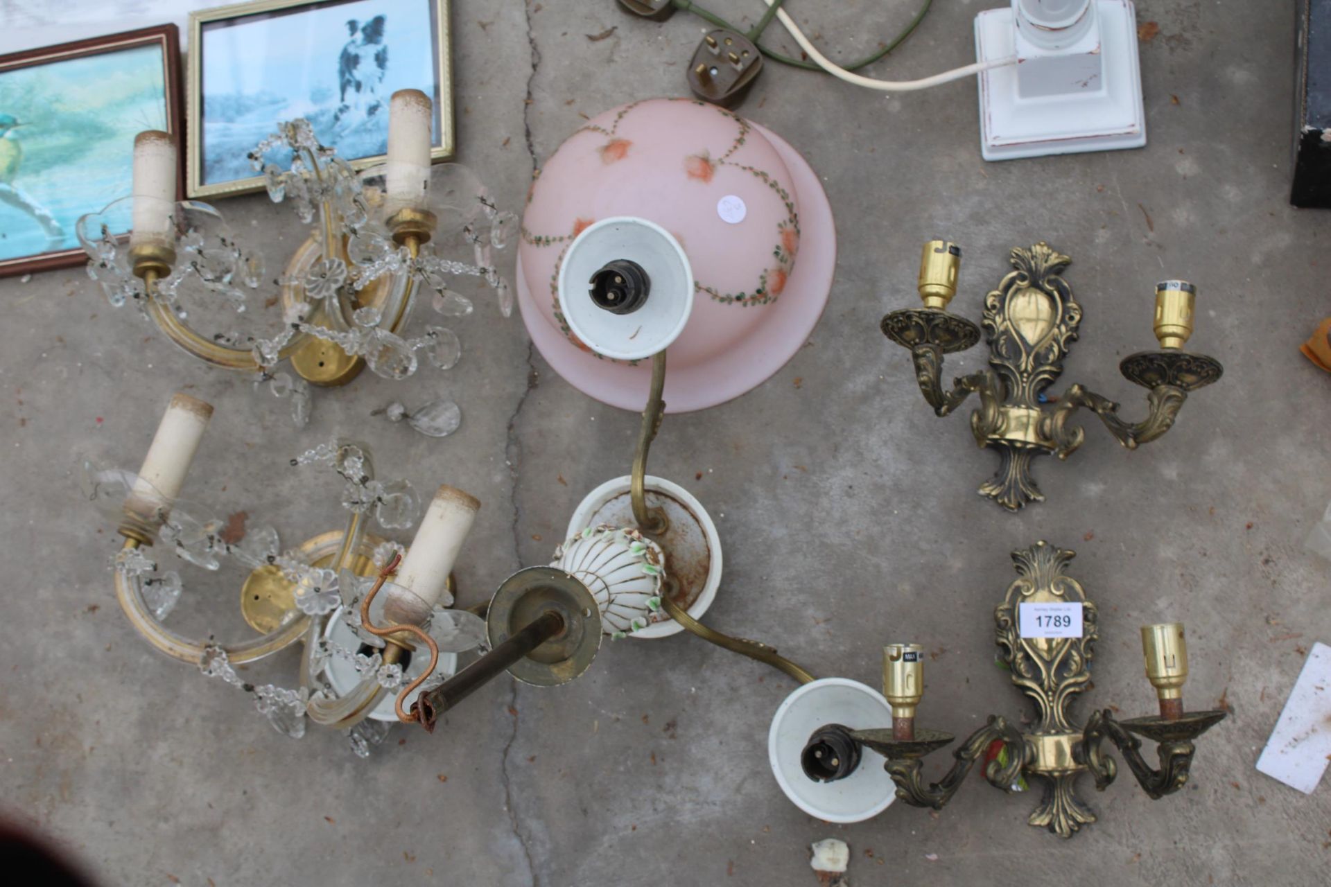 AN ASSORTMENT OF VARIOUS LAMPS AND LIGHT FITTINGS ETC - Image 2 of 3