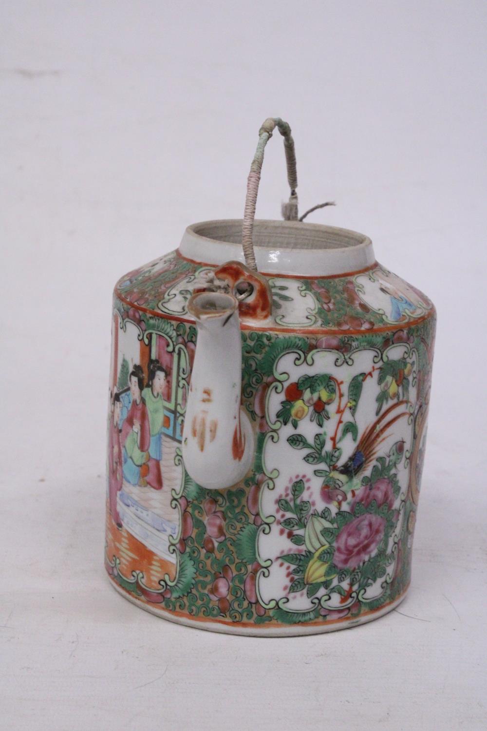 A 19TH CENTURY CHINESE CANTON FAMILLE ROSE MEDALLION TEAPOT, HEIGHT 16CM - Image 3 of 4