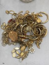 A QUANTITY OF YELLOW METAL COSTUME JEWELLERY