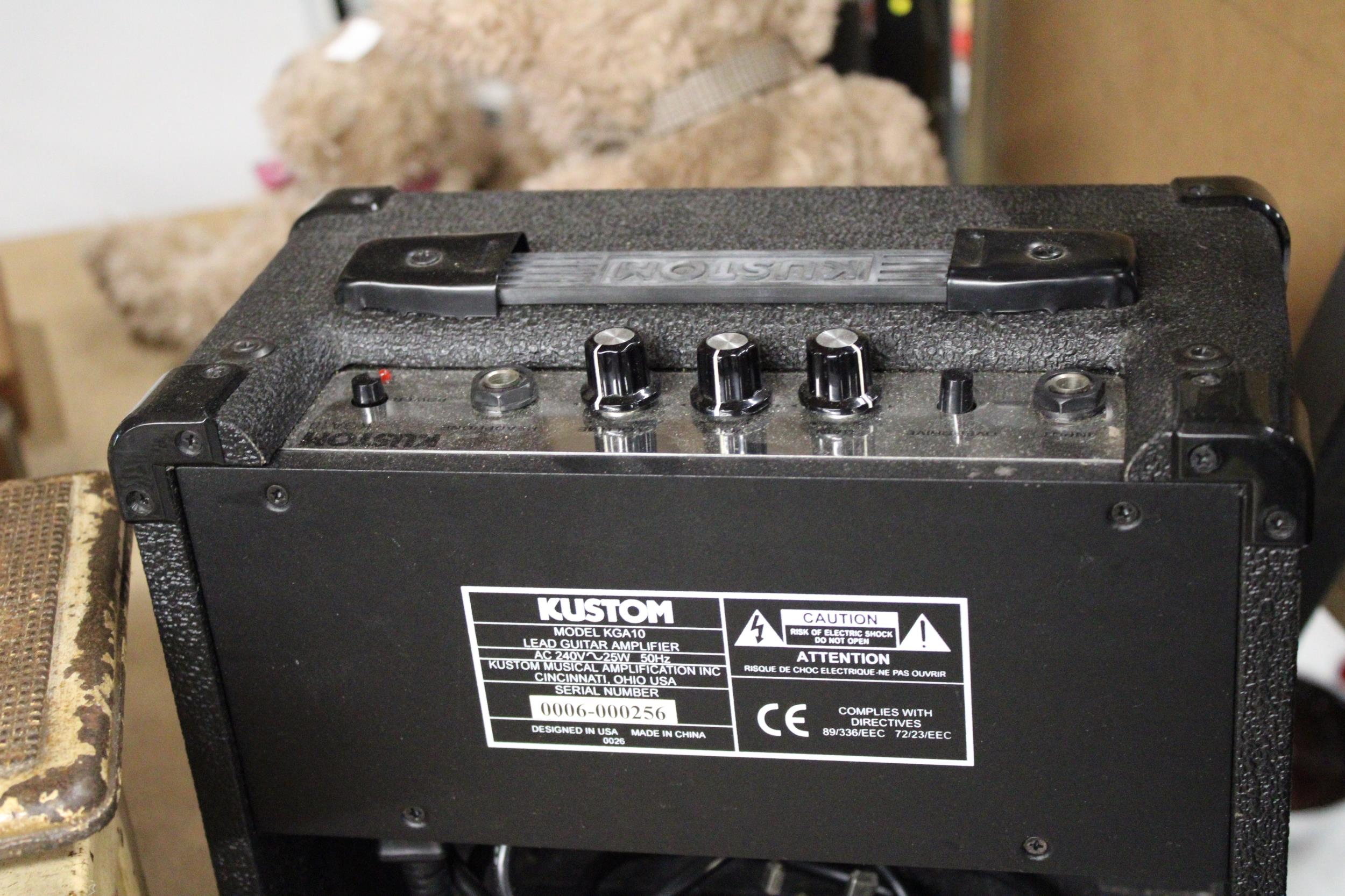 A KUSTOM KGA 10 LEAD GUITAR AMPLIFIER, WORKING AT TIME OF CATALOGUING, NO WARRANTY GIVEN - Image 4 of 4