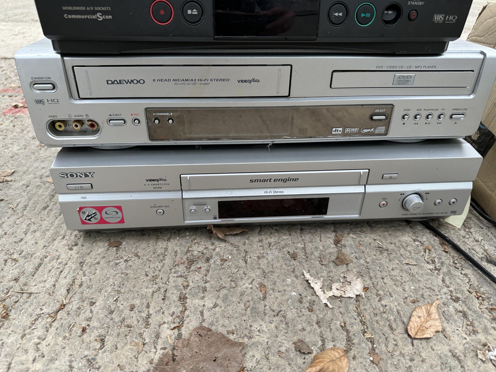 AN ASSORTMENT OF VHS PLAYERS TO INCLUDE FERGUSON AND PHILIPS ETC - Image 3 of 3