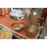 THREE VINTAGE ITEMS TO INCLUDE A COPPER KETTLE AND A BRASS PAN