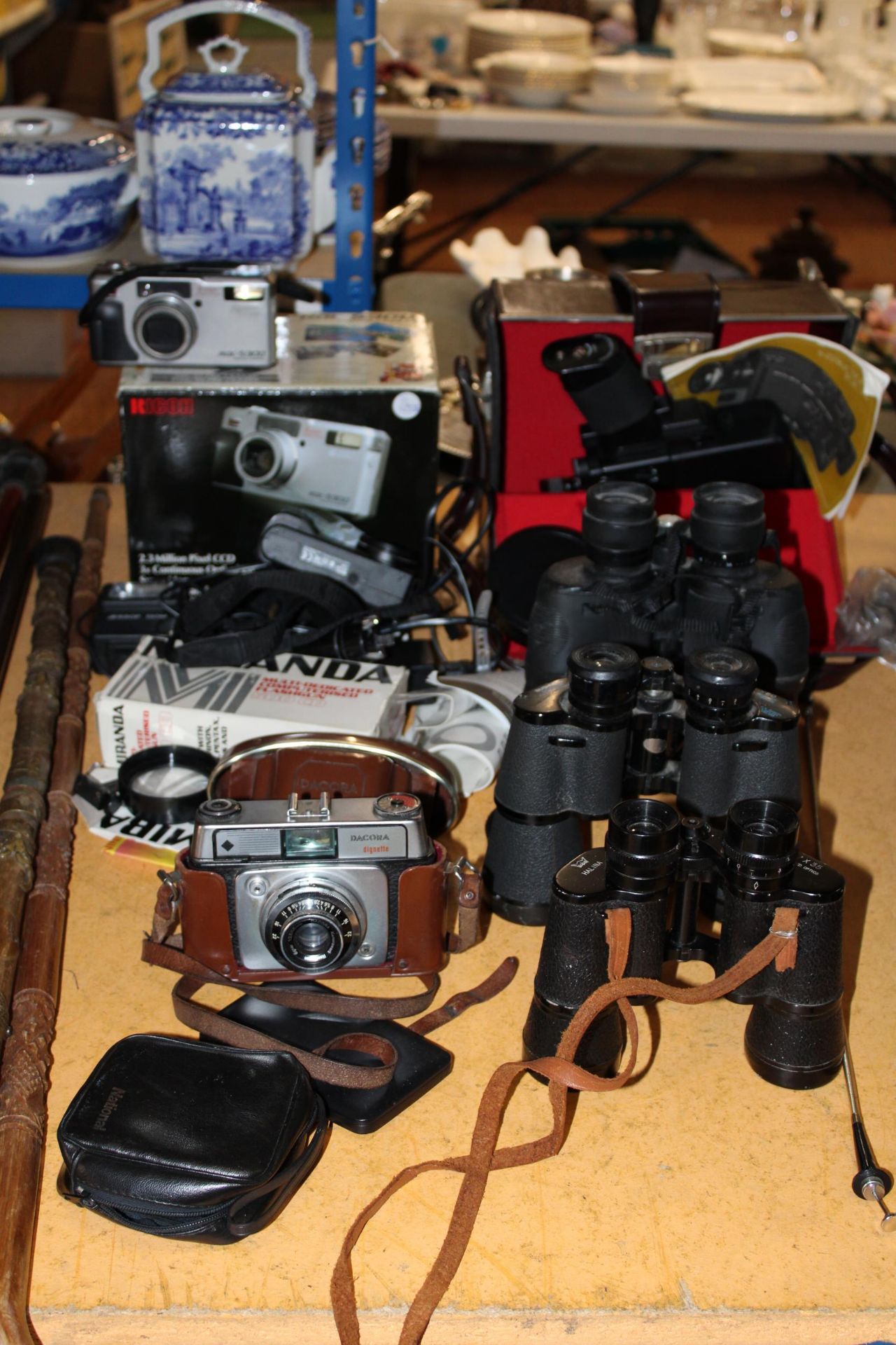 A COLLECTION OF CAMERAS TO INCLUDE, DACORA DIGNETTE, RICOH RDC-5300 DIGITAL CAMERA, CUPILO GX, BOLEX