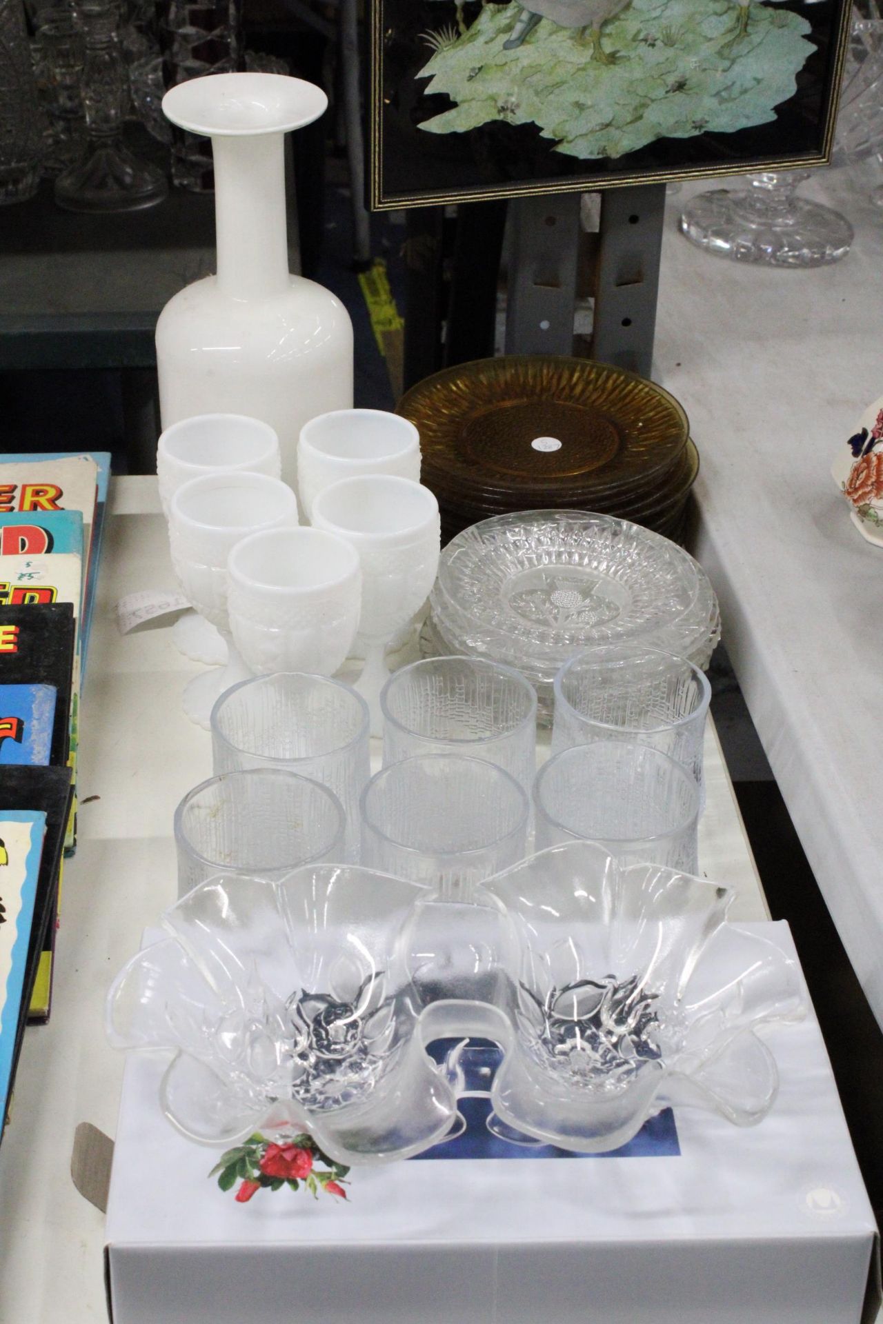 A QUANTITY OF GLASSWARE TO INCLUDE A WHITE BOTTLE AND GOBLETS, TUMBLERS, PLATES AND A 'BIANCA'