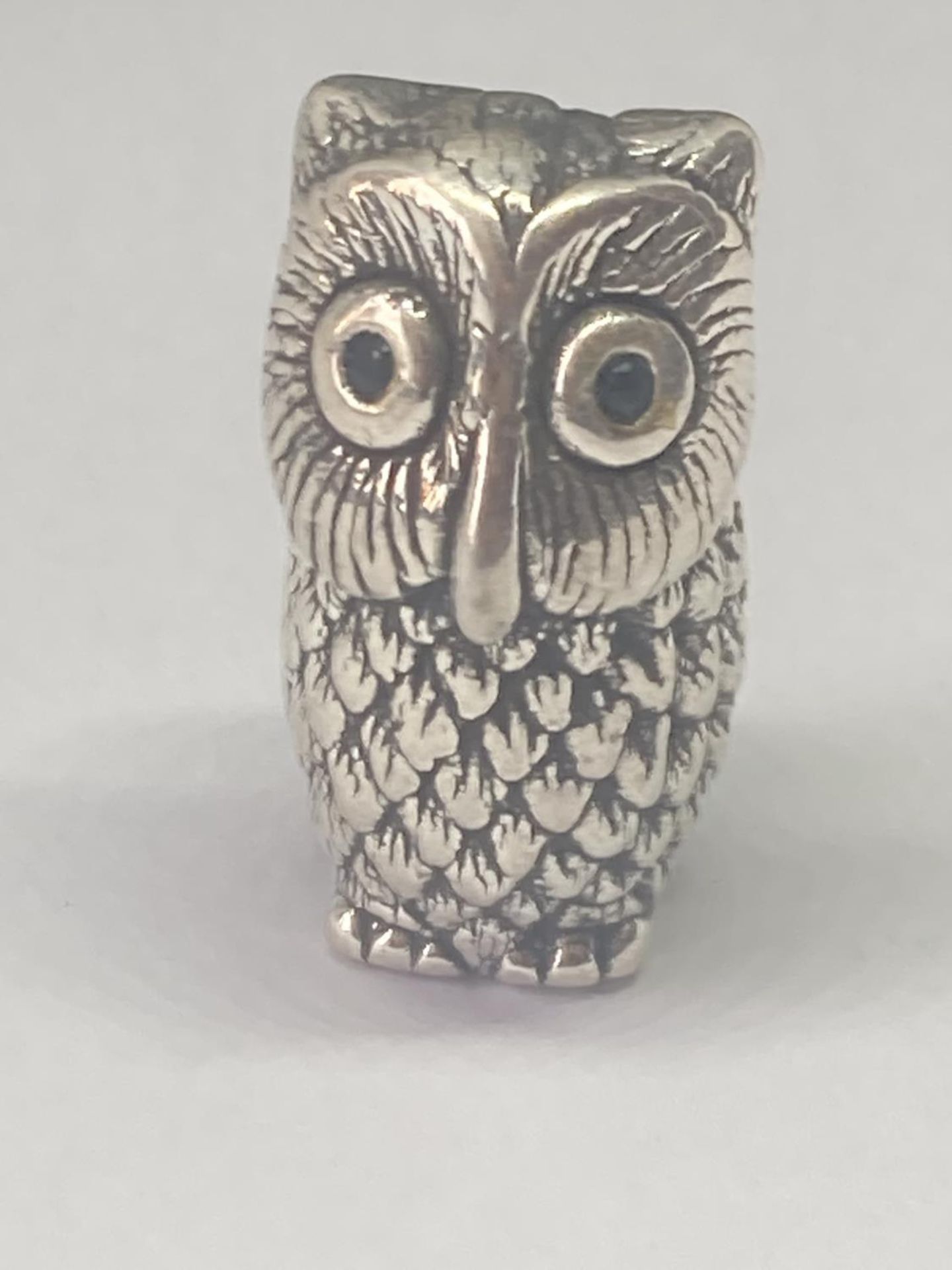 A MARKED SILVER PIN CUSHION IN THE FORM OF AN OWL - Image 7 of 8