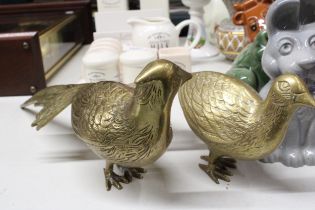 A PAIR OF VINTAGE BRASS PHEASANTS, LENGTH 40CM, HEIGHT 13CM