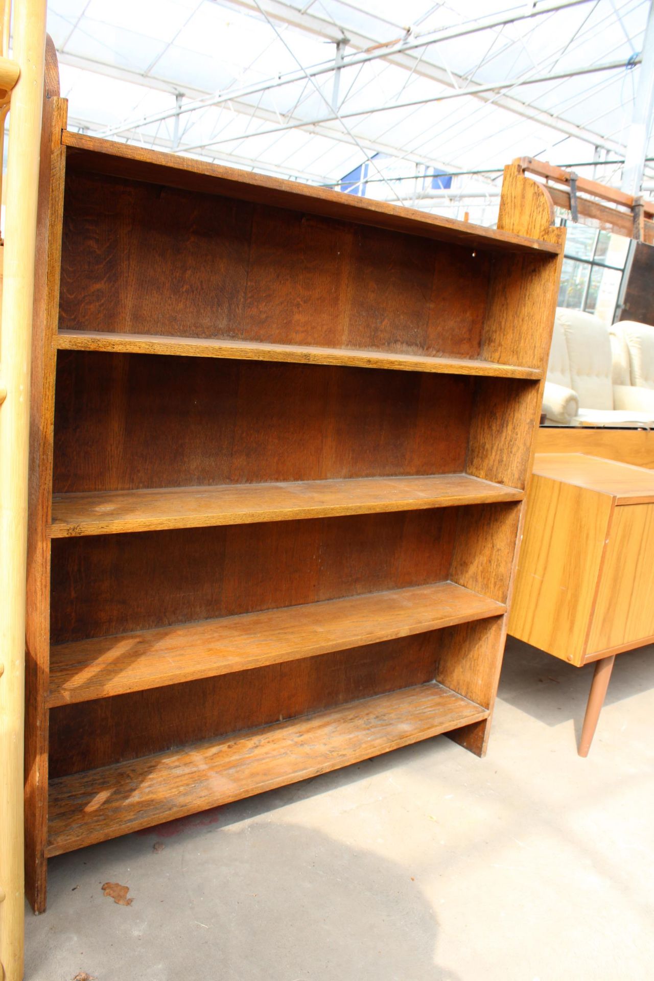 A MID 20TH CENTURY OAK FOUR TIER OPEN BOOKCASE, 37" WIDE - Image 3 of 3