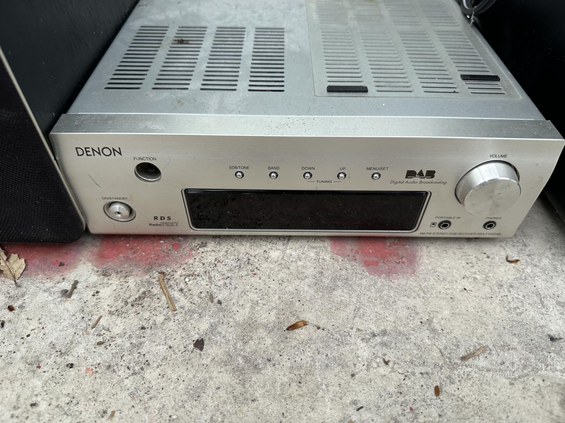 A DENON DAB RADIO WITH A PAIR OF SPEAKERS - Image 2 of 2