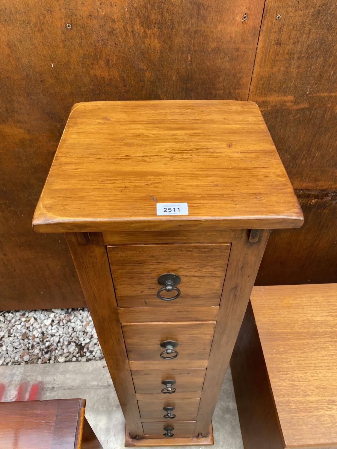 A MODERN HARDWOOD 13" WIDE CHEST OF FIVE DRAWERS - Image 2 of 3