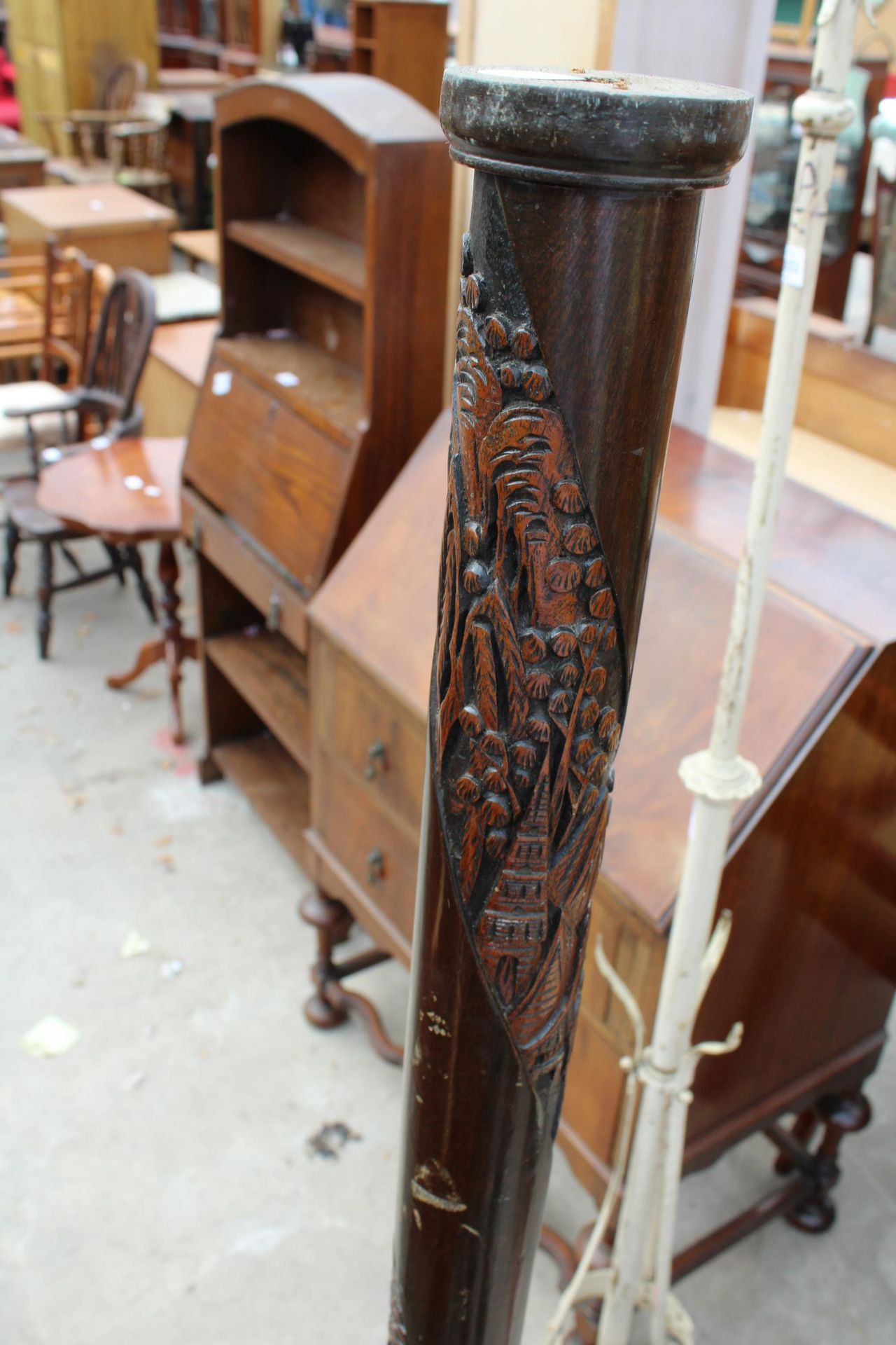 A MODERN HARDWOOD STANDARD LAMP WITH ORIENTAL STYLE CARVINGS - Image 2 of 5
