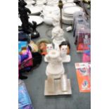 A MIXED LOT TO INCLUDE TWO BOSSUN'S STYLE CHALK HEADS, A PAIR OF ONYX BOOKENDS, A FURTHER PAIR OF