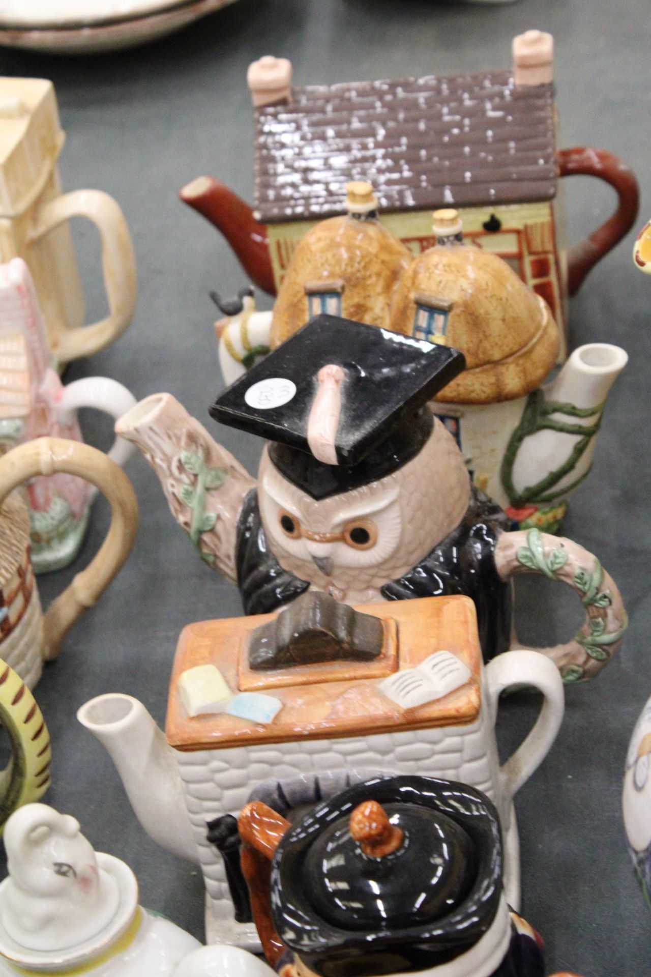 A LARGE QUANTITY OF NOVELTY TEAPOTS TO INCLUDE SHORTER AND SONS LTD, WADE, THE VILLAGE BY ANNIE ROWE - Image 3 of 4